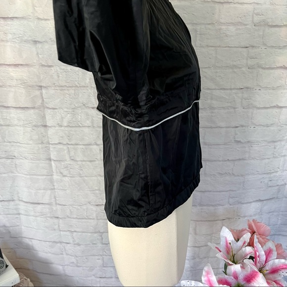 New Balance Windbreaker - Picture 12 of 16